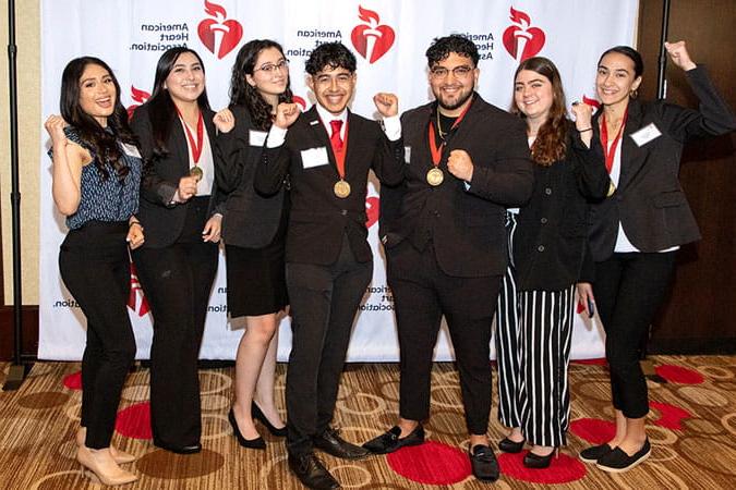 一组美国心脏协会的西班牙裔服务机构学者计划2021学者